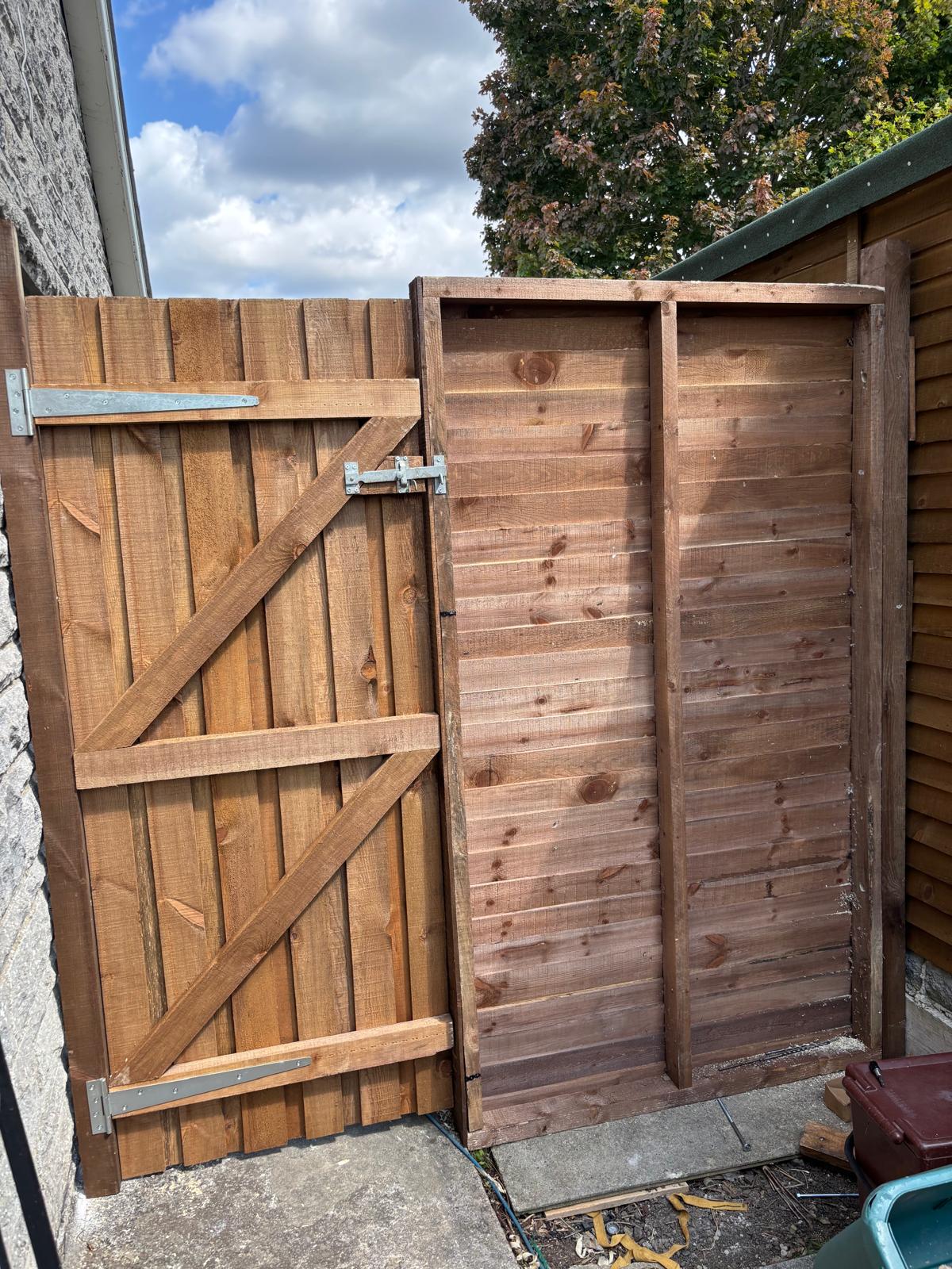N5 -Fence with Door